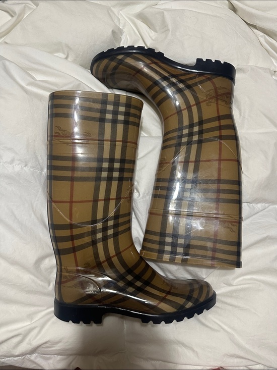 Burberry Shoes - Burberry Haymarket Nova Check Equestrian Knight Rain Boots Size 9